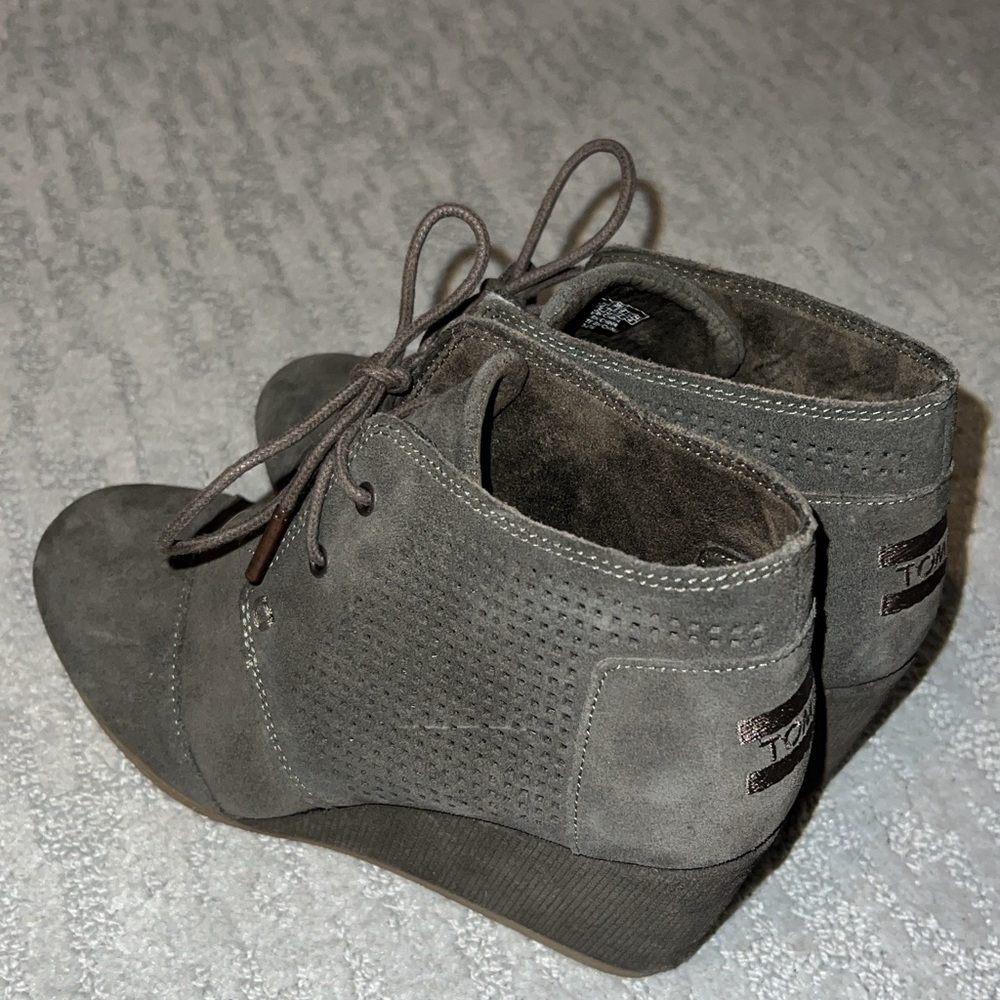 Toms wedge shoe. Worn once or twice, in great condition!